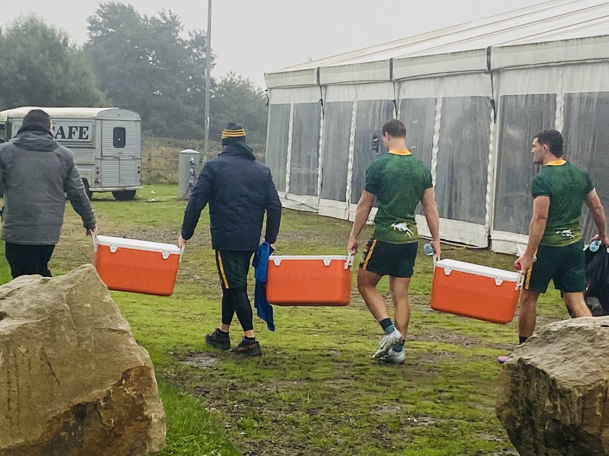 A great lesson for all kids, juniors and academy players today displayed by the @Kangaroos and 2 of the best players in the world. No matter who you are or how much value you have in a team you should always chip in with the chores at training and on game days 👏🏻👏🏻👏🏻 @RLWC2021