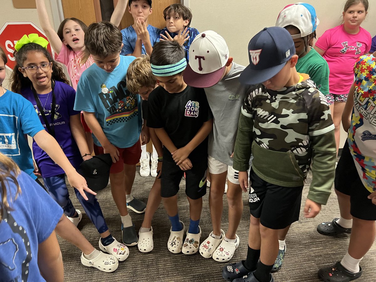 Mrs. Redmon tweet media