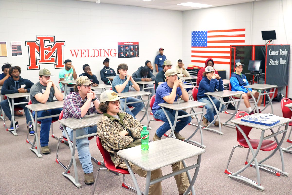 emccinfo's tweet photo. About 50 students from the Louisville Municipal School District who are also attending the Winston-Louisville Career &amp; Technology Center toured The Communiversity at EMCC and our Scooba campus today. Schedule a group tour here: https://t.co/zwMFl7LYTn https://t.co/397JukR6ad
