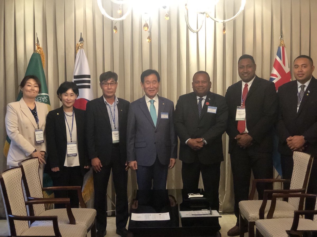 Minister for <a href="/MRMDFiji/">Ministry of Rural and Maritime Development and DM</a> Hon.<a href="/ISeruiratu/">iliavi seruiratu</a> met with the newly appointed SMU President Mr. Date-hoon Kwak in Seoul,🇰🇷 yest.
The two leaders discussed areas to involve more women &amp; youth community advocates,value adding the current work in the pilot communities &amp; expansion plan for 🇫🇯