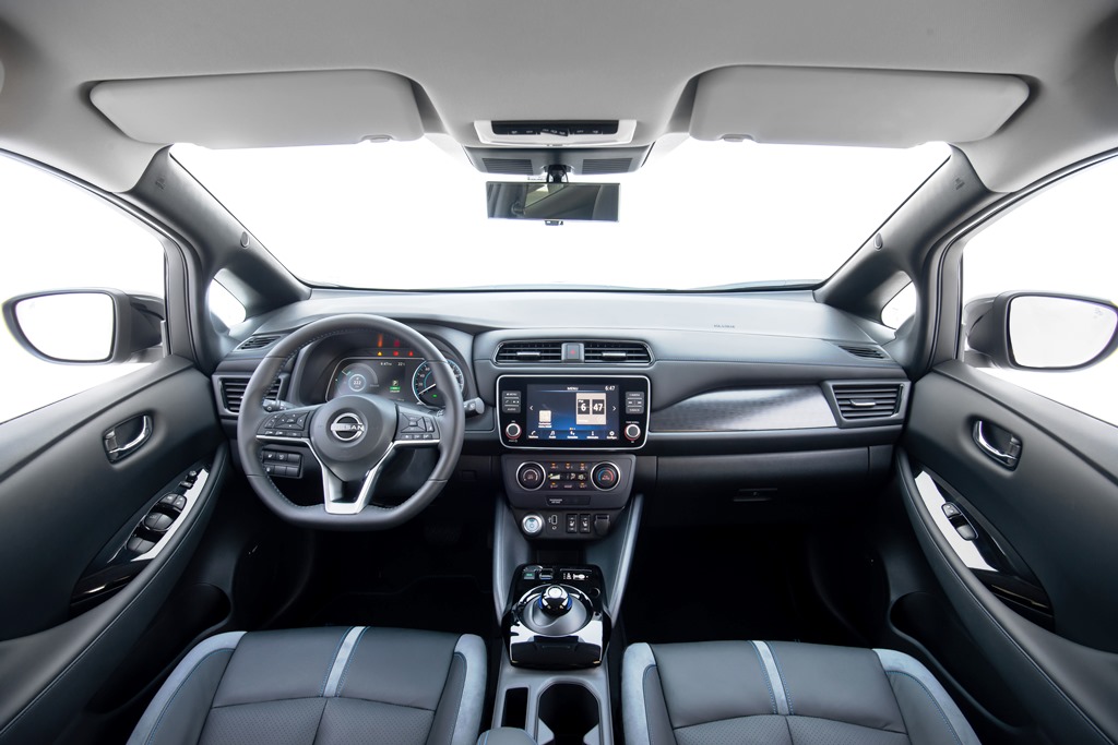 AutoDestaque's tweet photo. Modelo 100% elétrico mais vendido no Brasil em 2021, Nissan Leaf ganhou design renovado e mais equipamentos na linha 2023 [https://t.co/xlUimZQrfx] #TropicalNissan #Nissan #Leaf #NissanLeaf #Leaf2023 #NissanLeaf2023 #BeLeaf #clubedevantagens #ClubeBeLeaf https://t.co/grw7etUeim