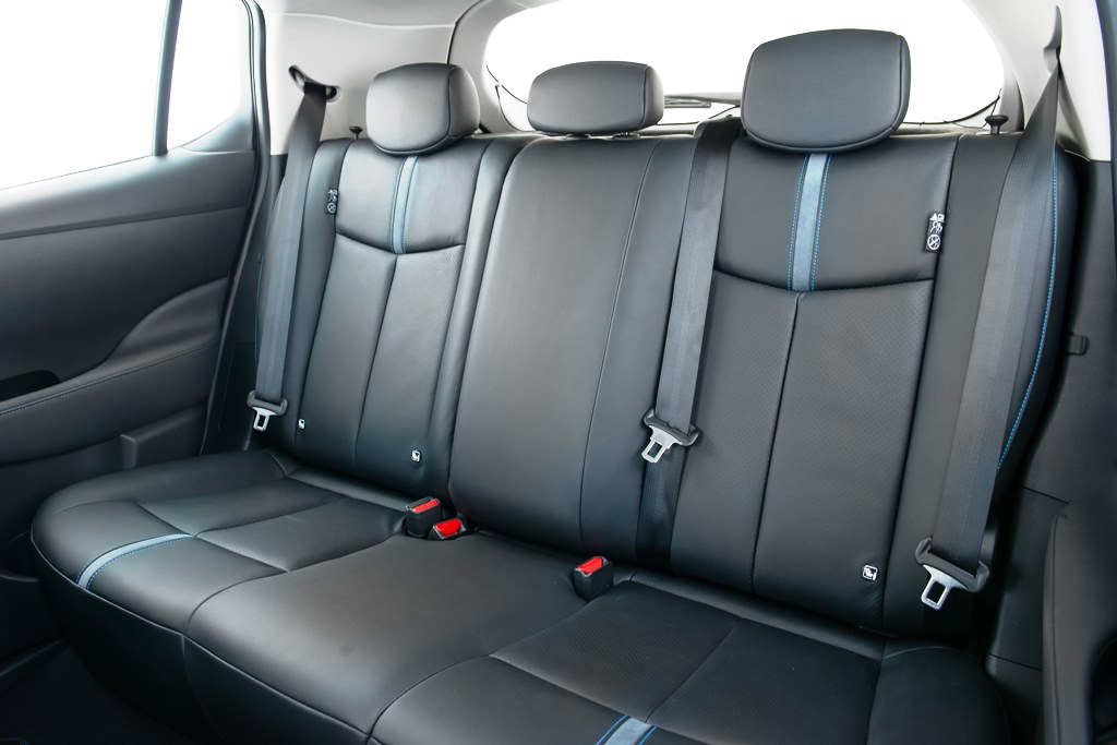 AutoDestaque's tweet photo. Modelo 100% elétrico mais vendido no Brasil em 2021, Nissan Leaf ganhou design renovado e mais equipamentos na linha 2023 [https://t.co/xlUimZQrfx] #TropicalNissan #Nissan #Leaf #NissanLeaf #Leaf2023 #NissanLeaf2023 #BeLeaf #clubedevantagens #ClubeBeLeaf https://t.co/grw7etUeim