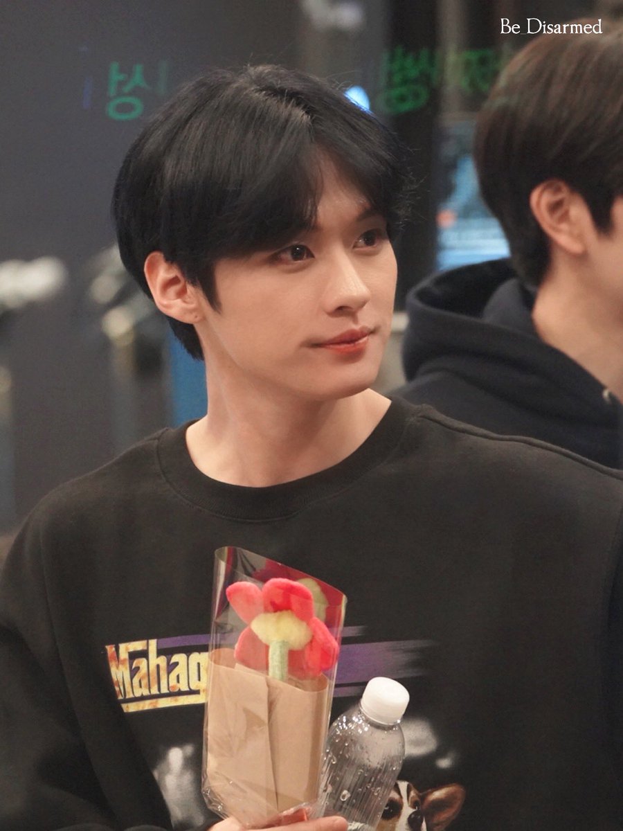 Be_Disarmed's tweet photo. 221012 비키라 HQ

#straykids #스트레이키즈 
#스키즈 #SKZ
#LEEKNOW #리노 https://t.co/eZFHMdEGOs