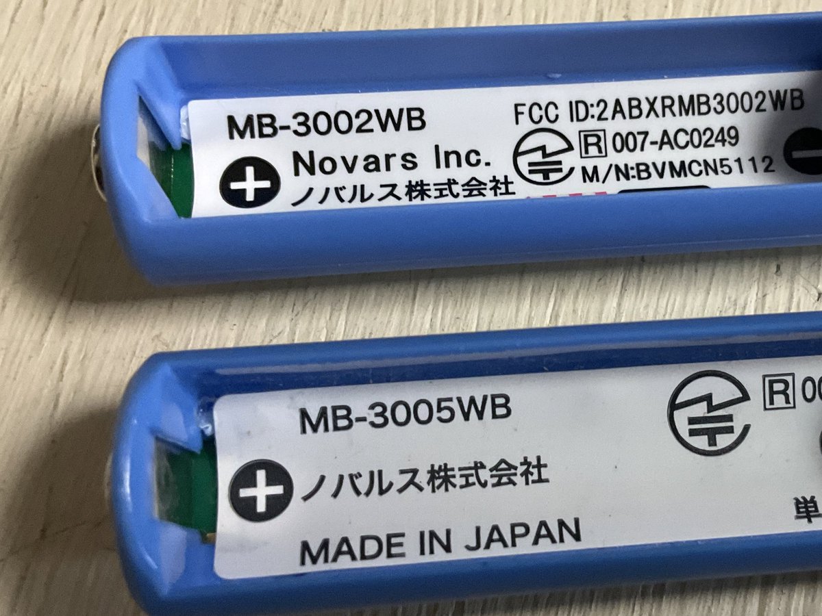 jaera_japan's tweet photo. #IOAK で#MaBeee が認識されない理由が判明した。MaBeeeには一般用と、#scratch を使ったプログラミング学習ができるものとがある。どちらもアプリMaBeeeコントロールは使えるが、IOAKでは一般用しか使えない。同じ色と形で見分けがつかないが、型番が3002なら一般用、3005ならプログラミング用。 https://t.co/PXxGdr8R5J