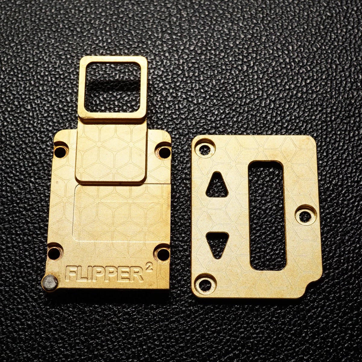 VAlphaline's tweet photo. Friendly Flipper｜FLIPPER2 Brass Octo Inners 入荷。国内外で入手困難の激レアアイテム。コンディションは僅かな使用感と小キズ程度の良好な状態ですので、お見逃し無く！🐬🐬🐬DM大歓迎 #FriendlyFlipper #Flipper2 #Brass #Octo #Inners #BilletBox #BB #Vape #vape好きな人と繋がりたい #vape放出 https://t.co/bQw6IlN3r5