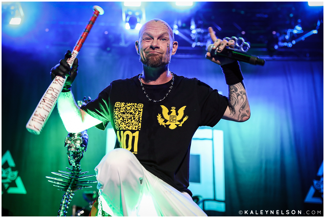 #IvanMoody of @FFDP #FiveFingerDeathPunch #5FDP #FFDP #LiveMusic #Music #ConcertPhotography #Canon @CanonUSAimaging @FivePointAmp @LiveNation_LA