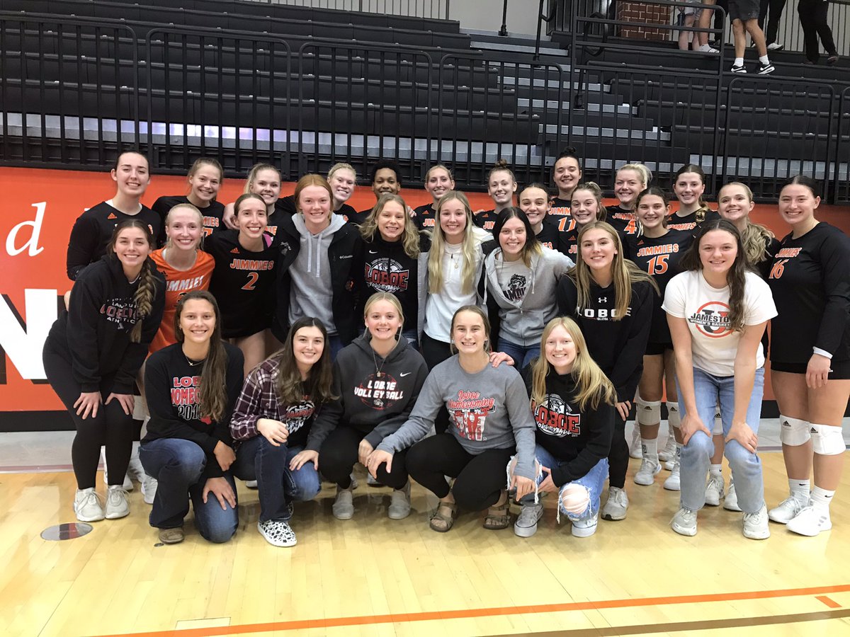 The Loboes had fun cheering on the Jimmie volleyball team tonight! 3-0 win against VCSU! <a href="/UJVolleyball/">Jimmie Volleyball</a> 🖤