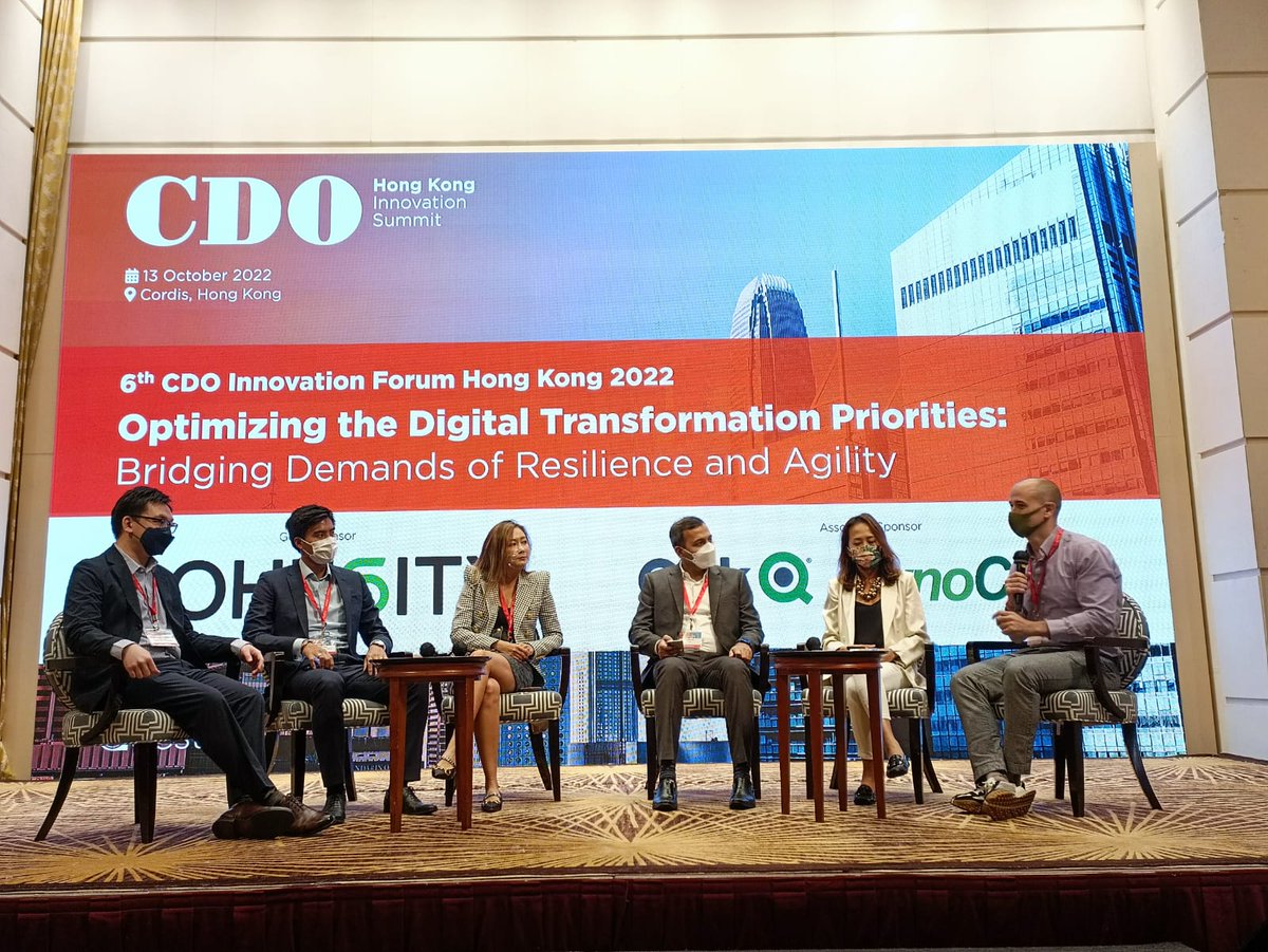 QuestexA's tweet photo. First up, Linda Hui from Cohesity sharing on 'Protecting Your Critical Data Assets'

'Reinventing the Customer &amp; Employee Experiences: Deploying Personalization Technologies without Being Intrusive' by Nailesh Shah, Cliff Ching, Jaslin G, Janis Tse, Philip Chau &amp; Jordan Kostelac https://t.co/Q9BiCorvGl