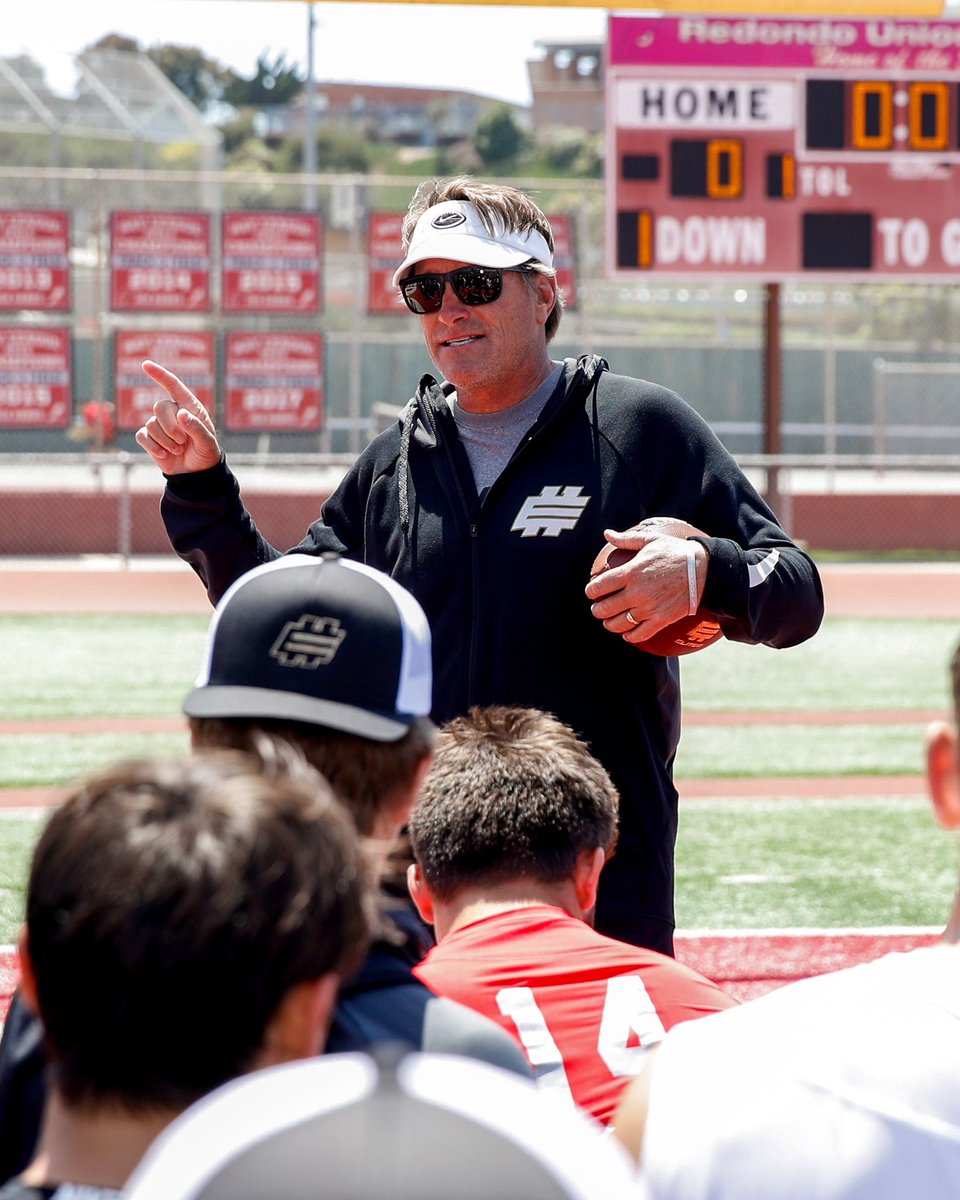 Congrats to the man responsible for providing thousands of athletes with a platform to chase their football playing dreams.

👏 <a href="/Elite11/">Elite11</a> Founder, Andy Bark!

Well deserved!