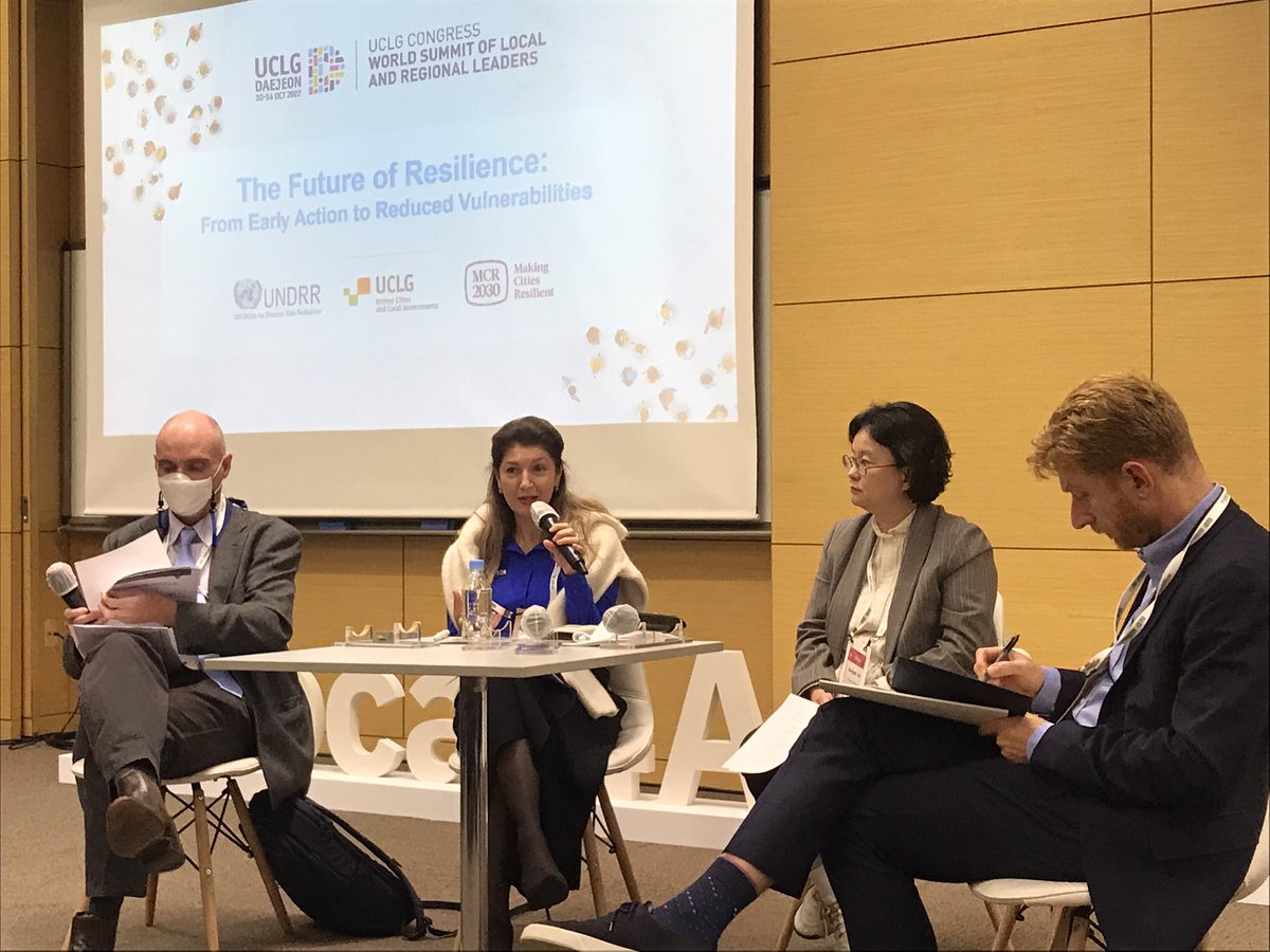 Very interesting conversation on #EarlyWarningforAll with #MCR2030 ‘s Andrew McElroy, @ifrc’s Olga Dzhumaeva, @incheon_gov An Sung-Ah & @IIED’s Alex Frediani Highlighting key linkage between risk and inequalities, and importance of empowerment beyond participation! #UCLGCongress