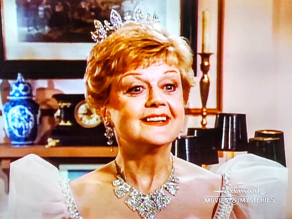 ClHeiberg's tweet photo. @people TrueLegend forEvery https://t.co/FRG8jIriya,your mom,grandmom&amp; daughter all have fav moment/song:bw movies,Pirates of Penzance,Jessica Fletcher,lovingTeapot,PortobelloRd.She may've joined all the friends she missed in heaven-she'll remain with us forever. God Bless&amp;Welcome you! https://t.co/sAyMxHtUvD