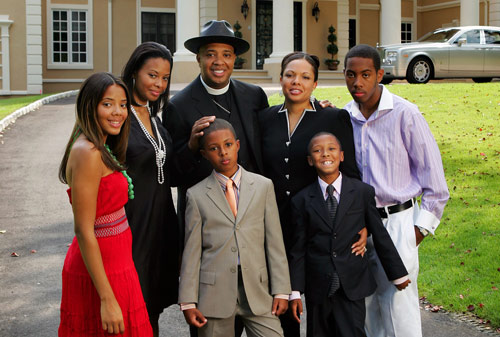 k50cullen's tweet photo. In 2005 and 17 Years Ago, #RunsHouse premiered on @MTV on this day and you can stream the series on all platforms RT and Like if you love this show. (@RevRunWisdom, #JustineSimmons, @diggy_simmons, @AngelaSimmons, @NessaSimmons, @RealJojoSimmons, @OfficialRussyJr, #MileySimmons, https://t.co/gPmkcenbRs