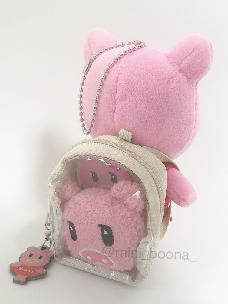mini_boona's tweet photo. 🐽お出かけの時🐽
マスコットちゃんにフェイスバッジちゃん達をお願いしようかな…🐽💕
#Boona   #TBS  #Nスタ　#ブーナちゃん
#TBSSHOPPING 
#TBSSTORE  #TBSTHEMARKET ＃井上貴博　#ぬい撮り https://t.co/vS9C4sUIaj