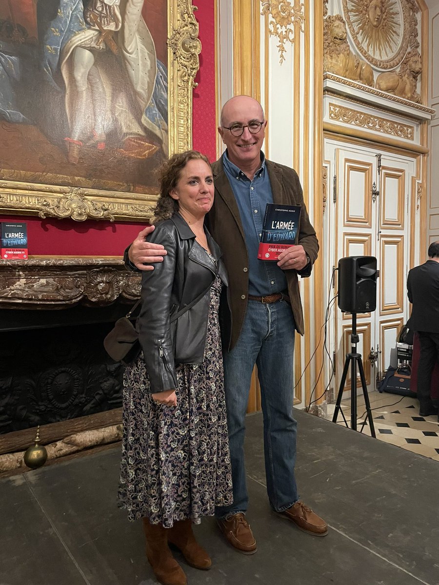 SYLVAINFORGE's tweet photo. Remise du @PAgora41 aux #invalides hier soir. Bravo à #christopheagnus pour son roman l’armée d’edward. #lecture #cyber #sylvainforge #sauvela https://t.co/AWiy0sXy2g