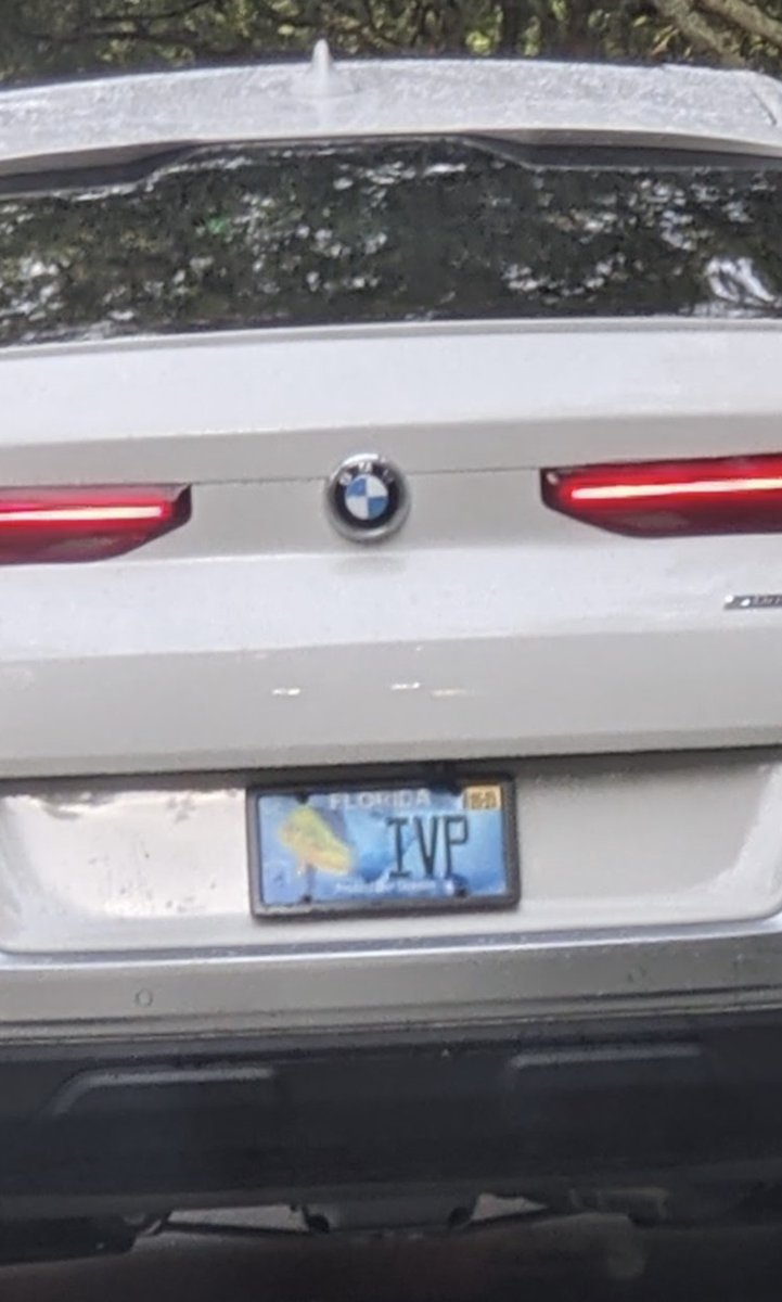 DrShakuriRad's tweet photo. Let’s play a game. Guess specialty based on license plate? Share your best one. #whoseplate #medtwitter https://t.co/DumEPTbewi