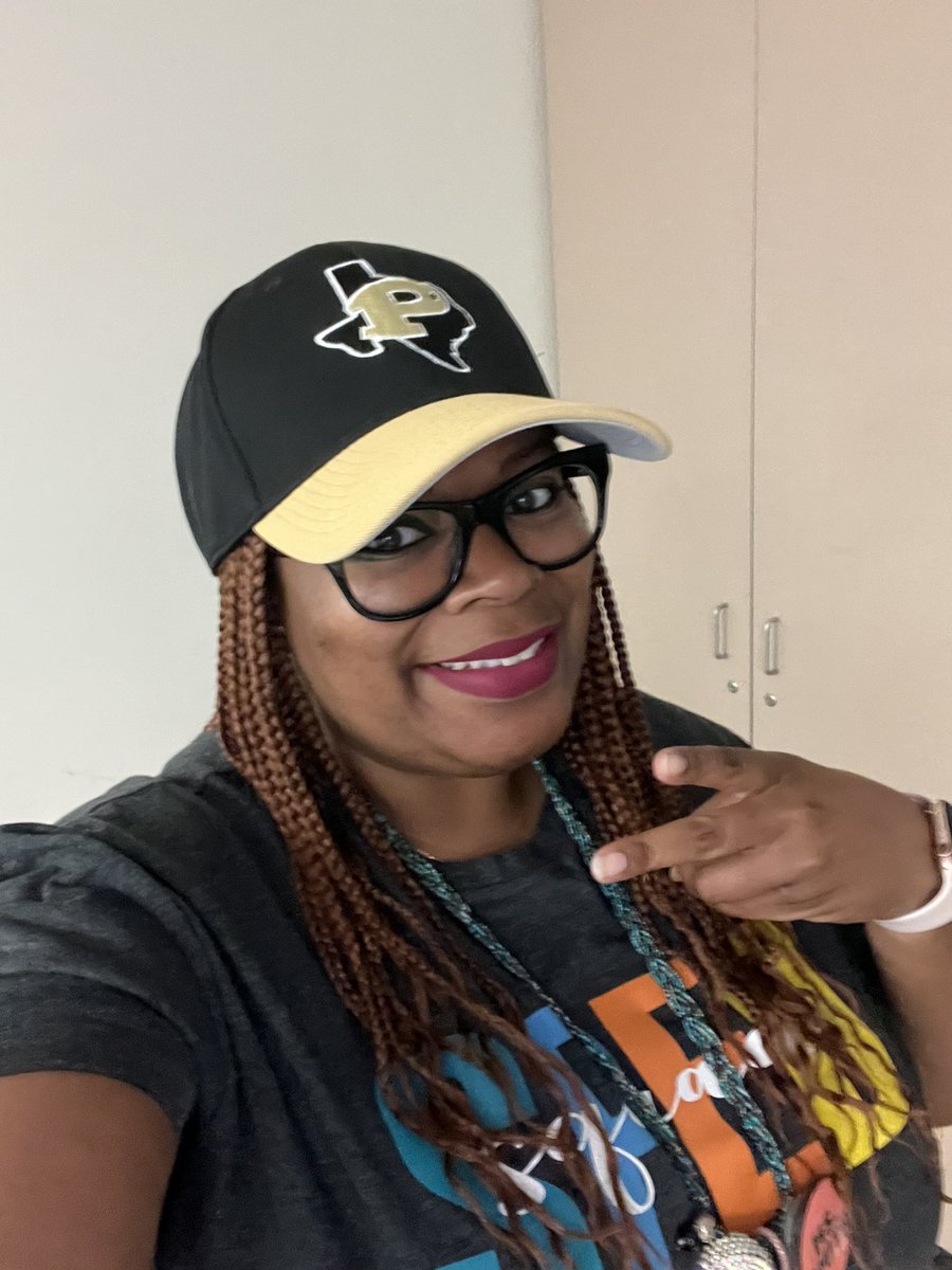 Ms_TiffanySmith's tweet photo. Always repping homeβ¦something about that #pittpride #sportsgearday @IsbellPride https://t.co/JX0owocgKn
