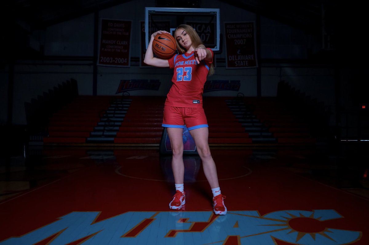 savbrooks23's tweet image. freshman year loading… ⏳ #dsuwbb #hornets #delstate