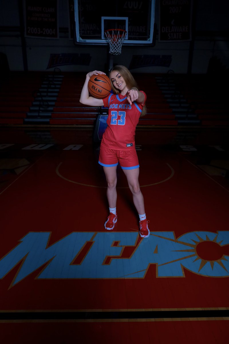 savbrooks23's tweet image. freshman year loading… ⏳ #dsuwbb #hornets #delstate