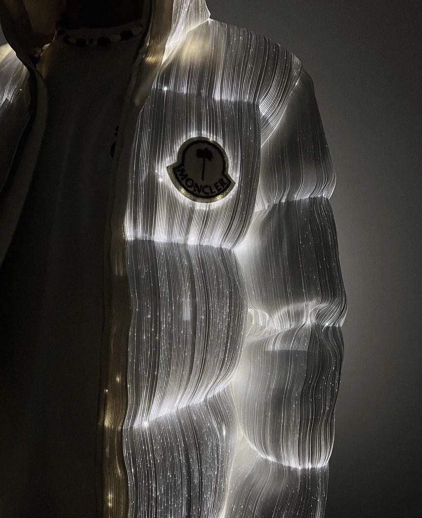 JFave_901's tweet photo. This Moncler Palm Angel jacket so fucking beautiful dawg https://t.co/6rYeeUeGNG