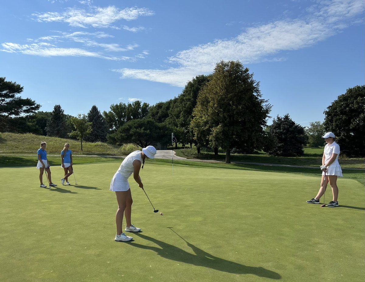 Thank you senior… 👏 👏    👏 👏 👏 

 <a href="/emilyhuff316/">Emily Huff</a> finished her career off in style yesterday at Monument Shadows.  She birdied three times in her final round, most notably on the 18th hole.  We will remember all she did to make her final season as a wolf a special one 🐺✌️