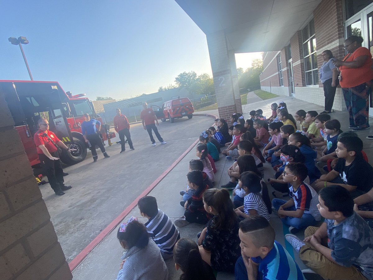 Brenda_I_28's tweet photo. Fire Prevention Month.  A huge Thank you to #Chevronphillips for bringing the 🚒 and reviewing safety with our students. #FirePrevention #Kindergarten #moralesrockets #pisdelemss https://t.co/GNyjACXA5s