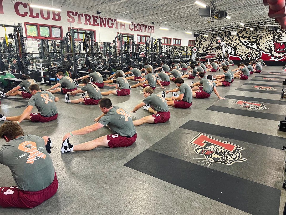 LafayetteMLAX's tweet photo. The boys were rocking their #thrivewithsuz t-shirts and wristbands during lift today!

Our program is incredibly honored to support the clinical trial funding and families in need in order to help cure cancer! 

Let’s Cure Acute Lymphoblastic Leukemia Together. 

#Brotherhood https://t.co/RfJzTnmqTT