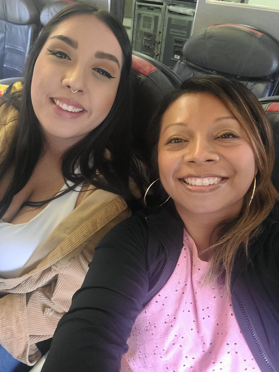 Guategirl1122's tweet photo. We're ready! @Dist158 with @rpdelcastillo representing IL @TA4BE.Excited to pesent with @pocketprofe! Thanks @BooksDelSur for letting us showcase your beautiful books for teaching Acentos.We'll have the opportunity to raffle some beautiful books to some lucky educators! #Dual158 https://t.co/EJl5vOdyQA
