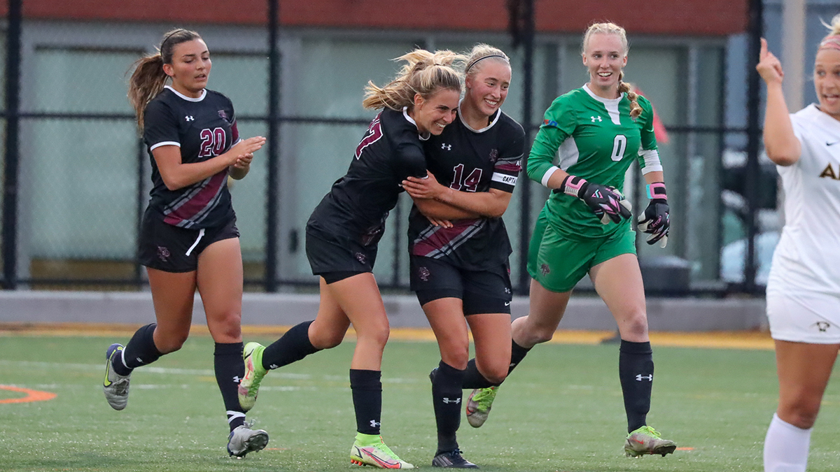 FPUathletics's tweet photo. WSOC: Martikainen and Derose connect for game-winner in 88th minute, as Ravens pull out 1-0 victory at No. 19 Adelphi, take over first place in NE10. @FPUWSOC #RavenNation #RollBirds

STORY: https://t.co/Ysst3JeA8j https://t.co/AShlWo7tlW