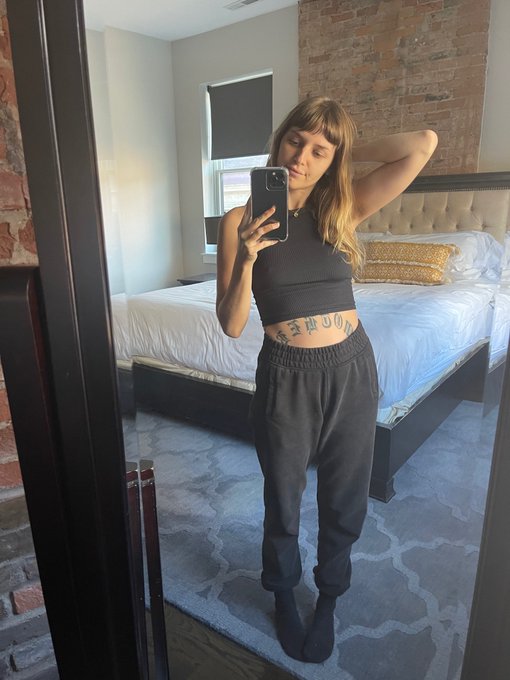 Hello :) https://t.co/2vAJA2sUoA<a href="/tag/thenthesexgotweird"class="tags"><span>#thenthesexgotweird</span></a>