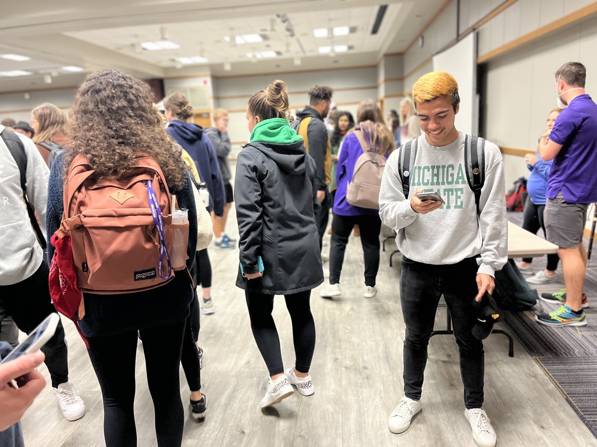 Life at Loras tweet media