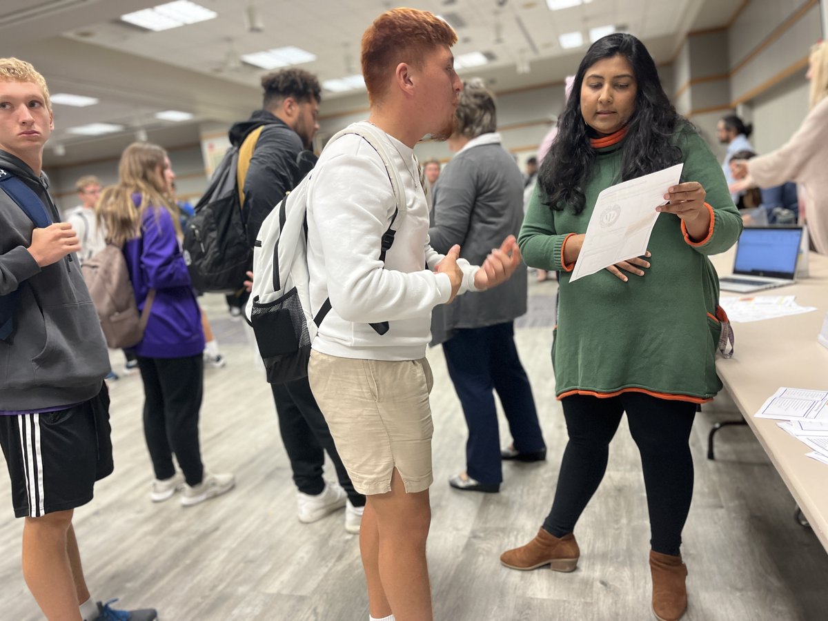 Life at Loras tweet media