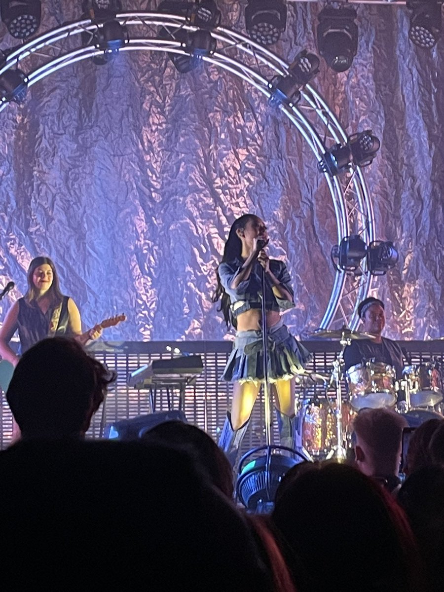 httpsugacube's tweet photo. lads i fuckinf saw rina sawayama live ,, we are basically besties now https://t.co/BrnGUb8dkZ