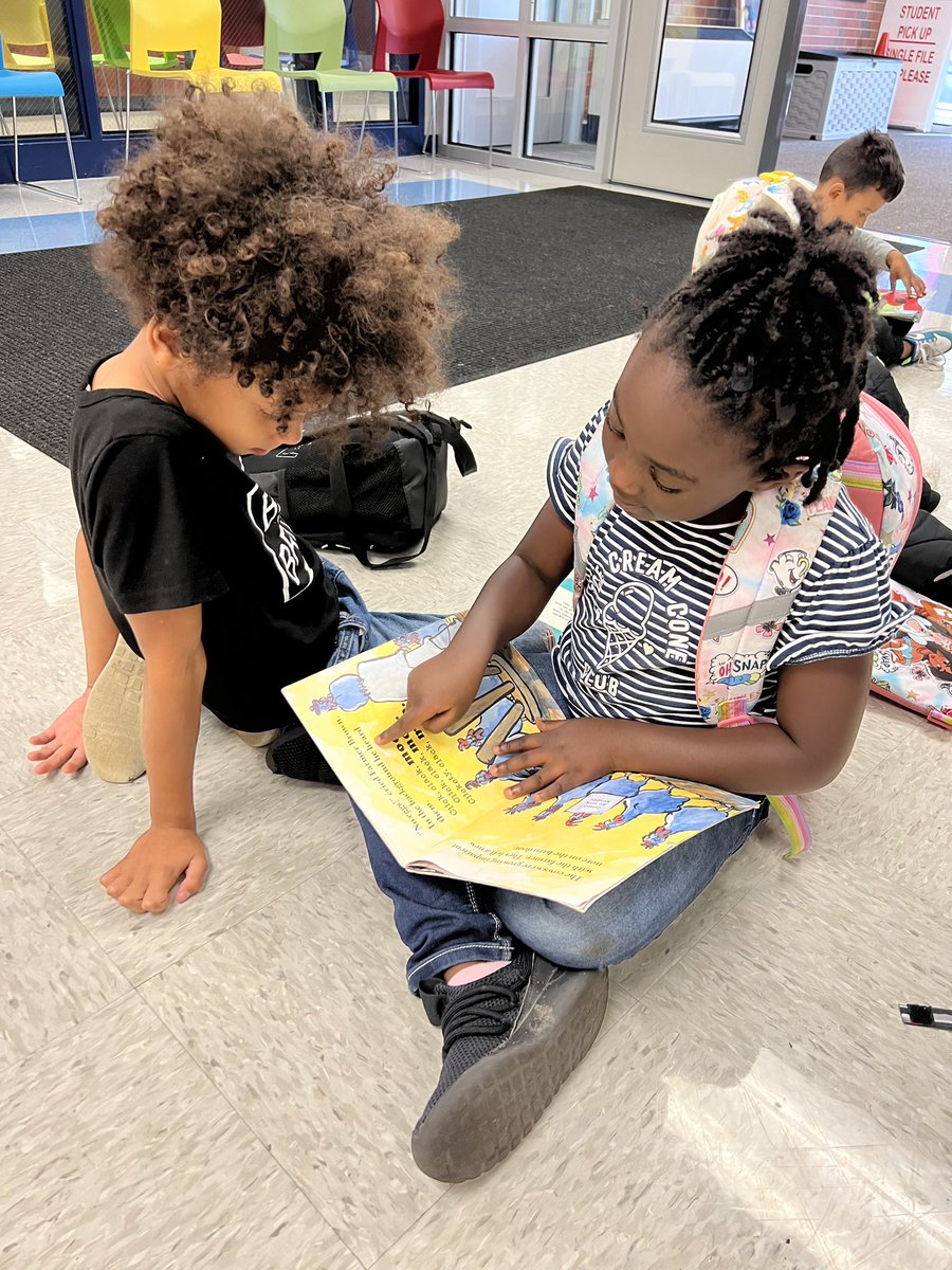BREMustangs's tweet photo. Our Kinders were so excited to read at dismissal today! What a great way to end the day and use every minute of instructional time! #WeBelieveinBRE https://t.co/tOKlyFCIVL