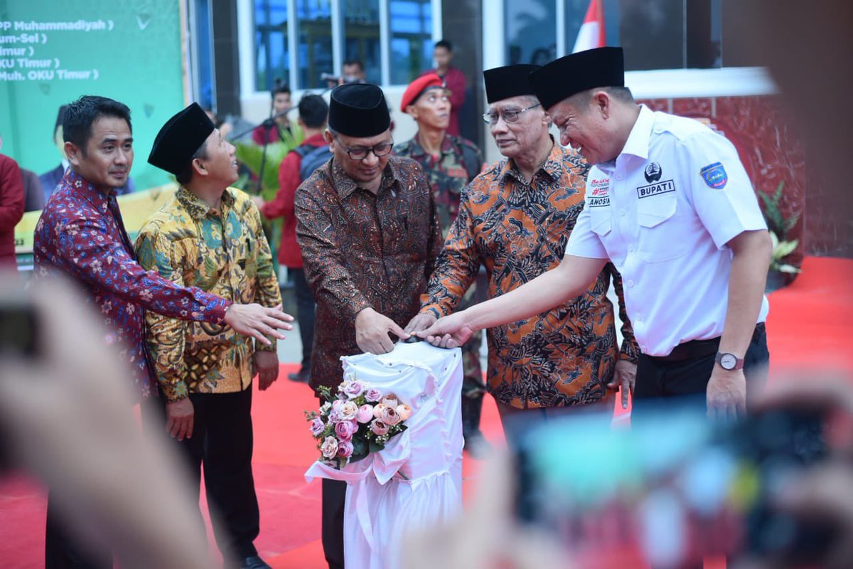 HaedarNs's tweet photo. Kemarin Rabu (12/10) hadir di Palembang untuk menyaksikan Pelantikan Rektor Institut Teknologi Muhammadiyah Sumatra (ITMS) dan juga meresmikan gedung perkuliahan STKIP Muhammadiyah Oku Timur. https://t.co/B0sBDMLXPt