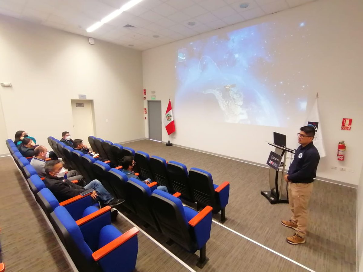 OtassPeru's tweet photo. En el Centro Nacional de Operaciones de Imágenes Satelitales, de @A_Espacial_Peru, profesionales del #Otass conocieron la utilidad del satélite PeruSAT-1 para monitorear el comportamiento de cabeceras y cuencas, lo cual permitirá a las EPS planificar estrategias ante emergencias. https://t.co/mifS4JVUyW