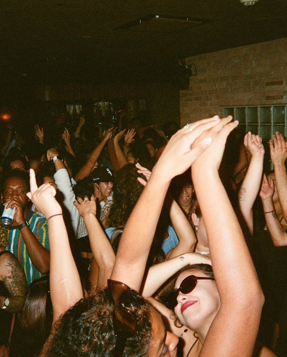 CHICAGO PULL UP TO MY MONTHLY PARTY <a href="/aguachicago/">agua 🫧</a> TOMORROW AT BLIND BARBER ✨

9PM-2AM • FREEEEE • 21+