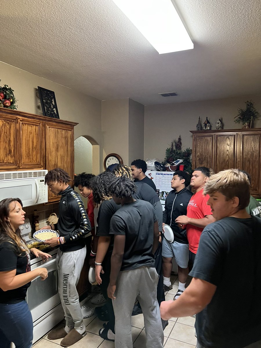 coachkirk306's tweet photo. Words of wisdom from Pops and Dinner with my guys. All is right with the world. #OneAnother #FAMILY #WillBlockForFood https://t.co/HvIBxT6jdV