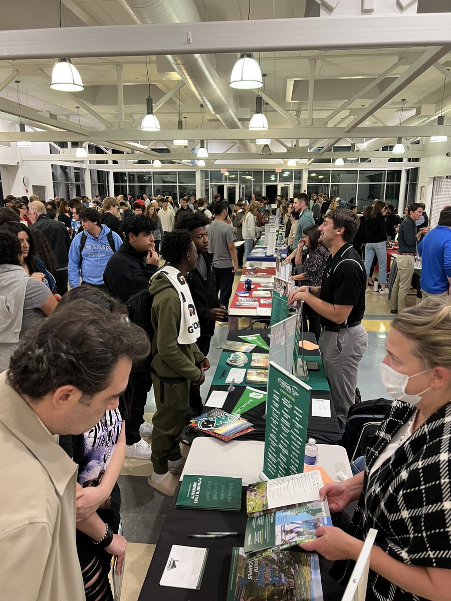 NewtonNHSCandCC's tweet photo. Fabulous College Nights #2! Thank you to all the admissions reps who joined us and to all the students and families who attended and asked great questions! #Classof2023 #Classof2024 https://t.co/X06j3QdOF3