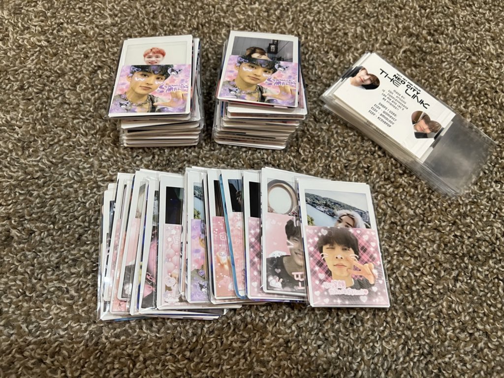 0ritooo's tweet image. freebies!! please make sure you’re wearing a mask and only 1 per person :) please rt and share 🫶#NCT127_NEOCITY_THE_LINK_NEWARK 
#NCT127_NEOCITY_THE_LINK