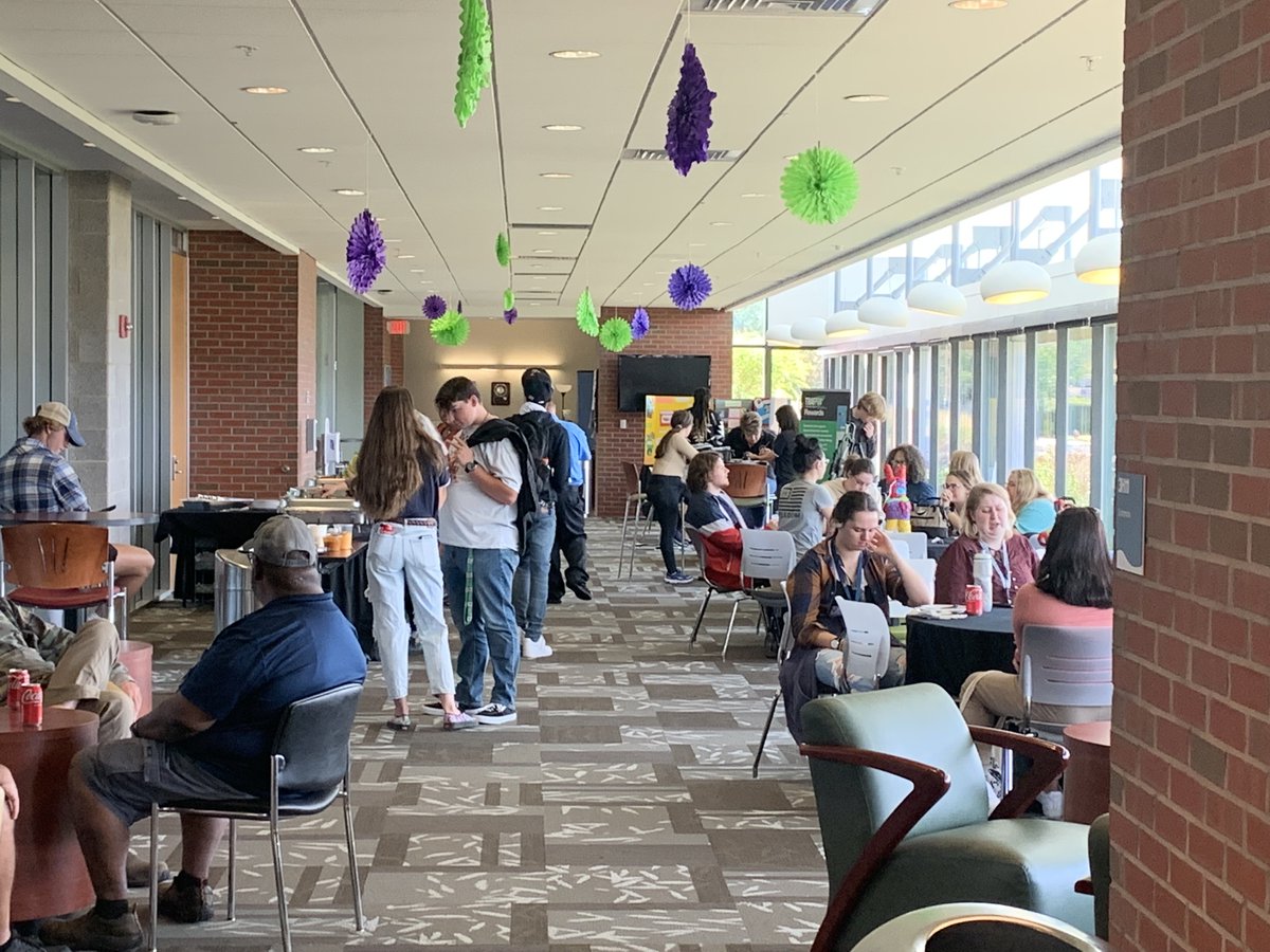 TCCChesapeake's tweet photo. As we begin a new month, this is a moment to appreciate our Student Life team AND a HUGE shoutout to the TCC Chesapeake students who came to check out our Hispanic Heritage Fiesta &amp; our haunted mansion escape room! Looking forward to engaging more with you all this month!!
#tccva https://t.co/MdGMUuiHqO