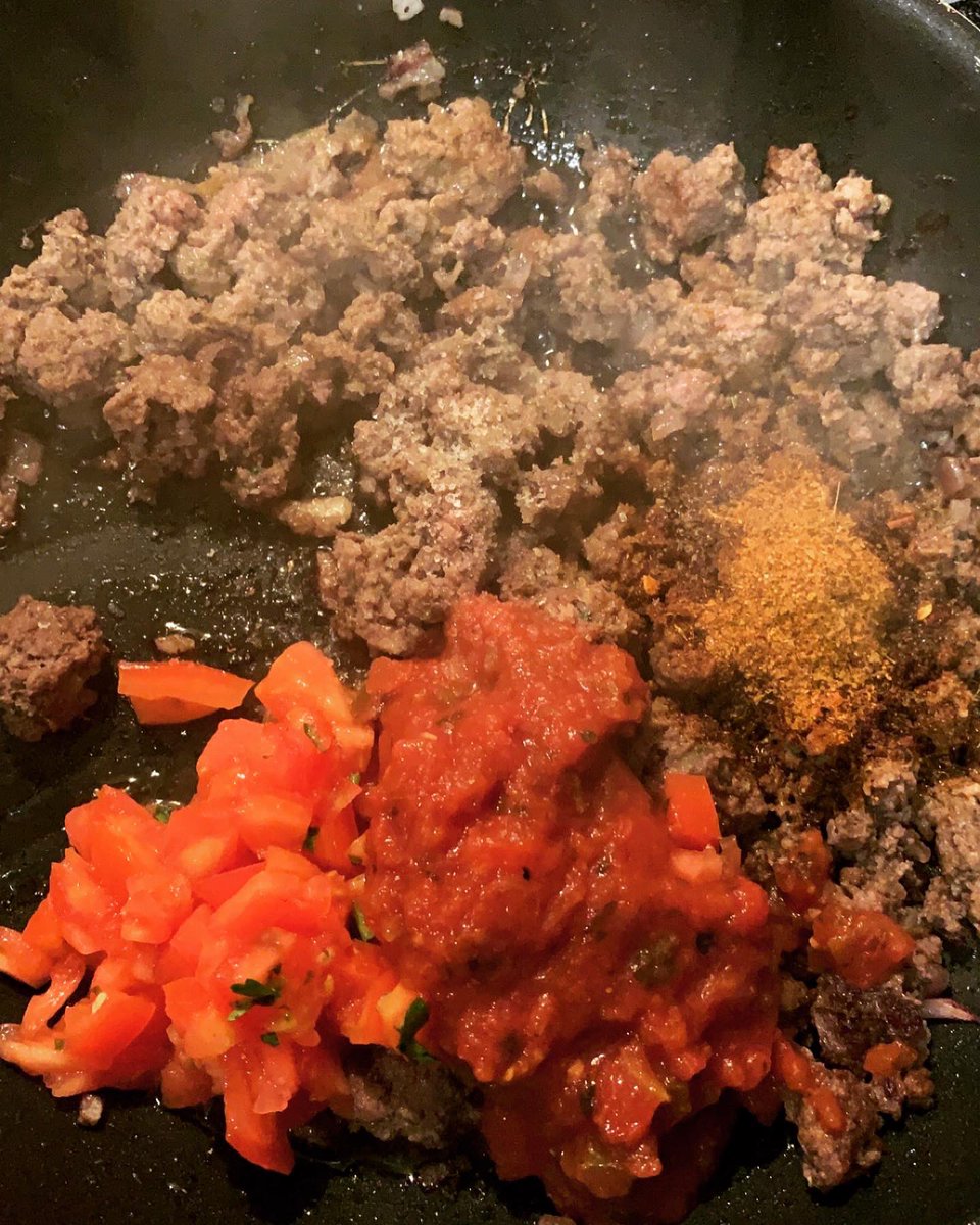 KDaneFACS's tweet photo. Beef Tinga stuffed #poblano peppers 🫑 #drool #CilantroCrema #BeefTinga #yum #dinner #StuffedPeppers #FCS https://t.co/AynkZijAfV