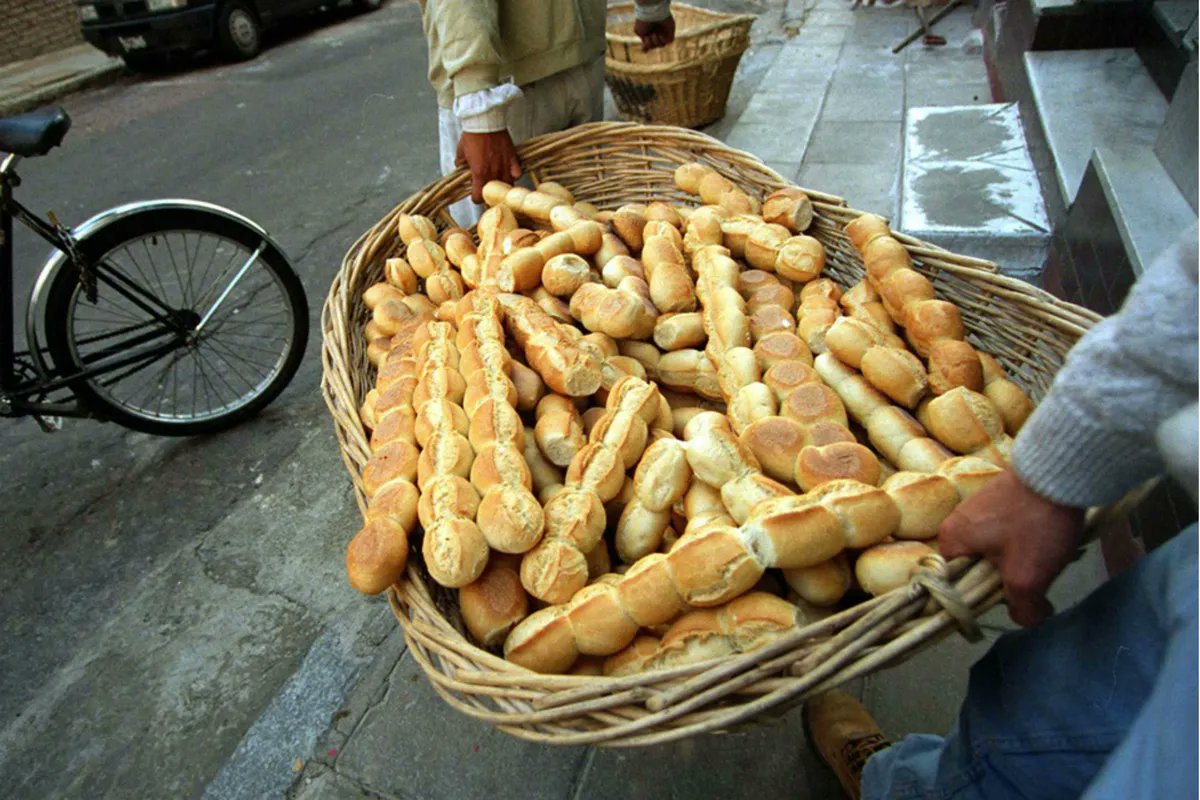 bertellof's tweet photo. Panaderos alertan que el kilo de pan se podría ir a $500 si no se regulariza la situación de un fideicomiso https://t.co/riC4zkbSiw vía @LANACION https://t.co/GxPOgxtgU0