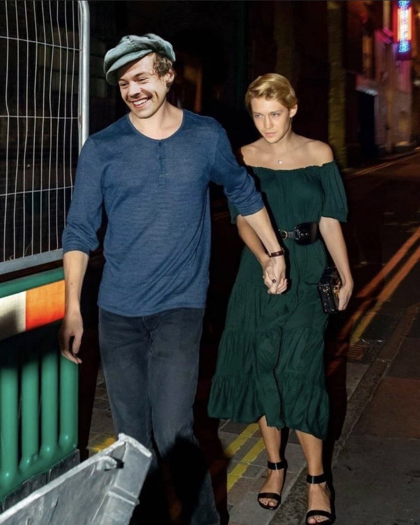 joestylesa's tweet image. Harry and Joe spotted together on a walk in London #hoeisreal #twobottoms #lovers