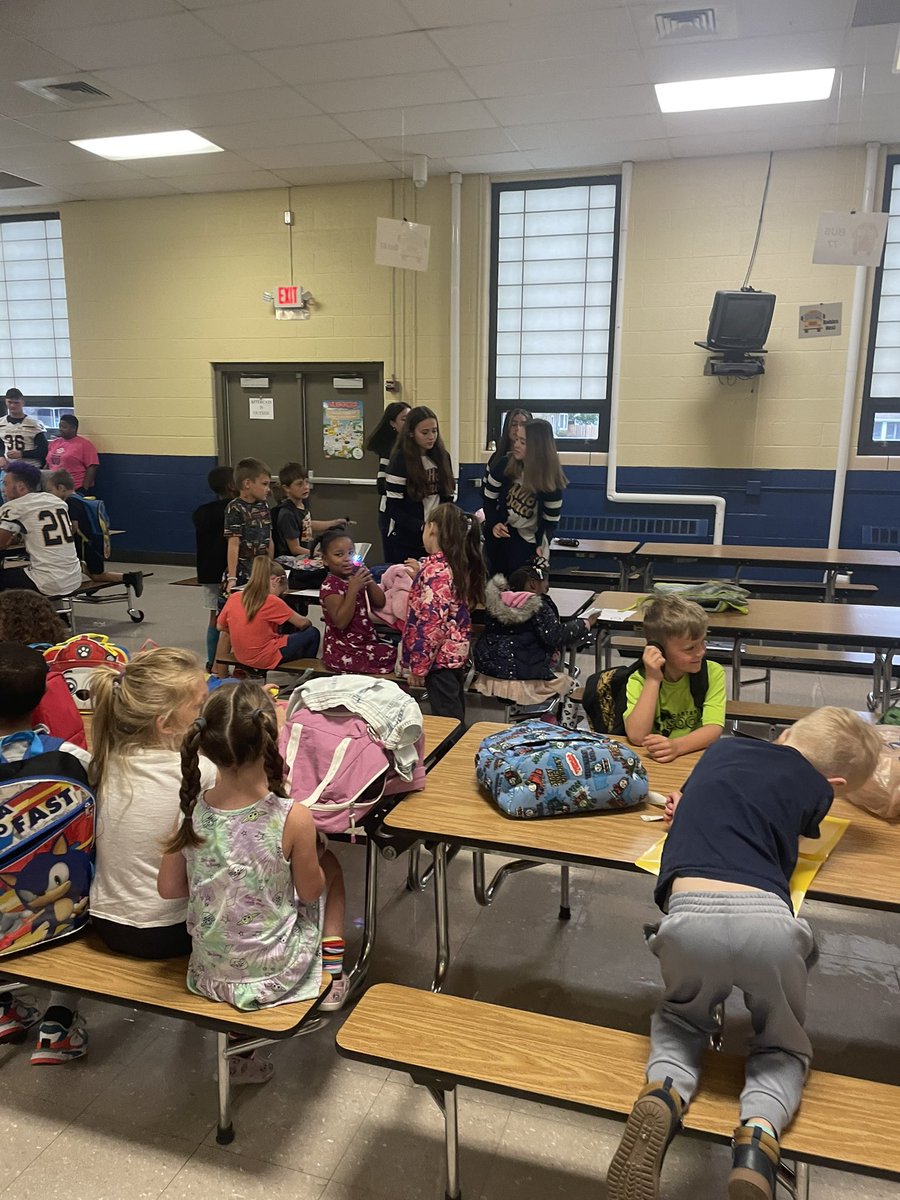 Lots of excited Longfellow students this morning as they were greeted by the MHS football and dance team! <a href="/MarionWildcats/">MHS Athletics</a> #lovinglongfellow