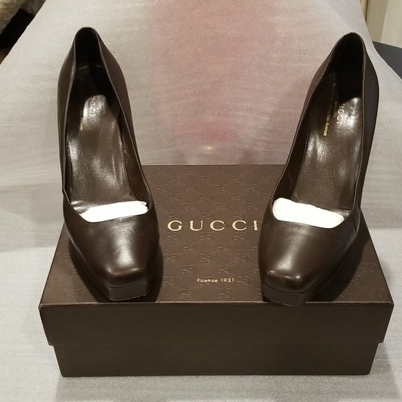 queenwillstar's tweet photo. So good I had to share! Check out all the items I'm loving on @Poshmarkapp from @Lrich0046Rich #poshmark #fashion #style #shopmycloset #gucci #handcrafted: https://t.co/u0ZCuXzk16 https://t.co/RPibZ0sy2w