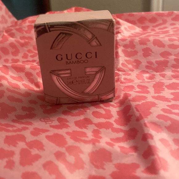 queenwillstar's tweet photo. So good I had to share! Check out all the items I'm loving on @Poshmarkapp from @Lrich0046Rich #poshmark #fashion #style #shopmycloset #gucci #handcrafted: https://t.co/u0ZCuXzk16 https://t.co/RPibZ0sy2w