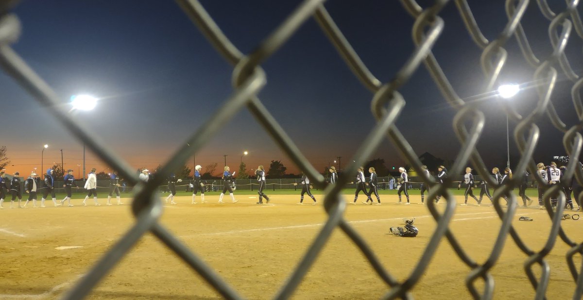 Blair softball 9, Bennington 1, final. The Bears improve to 2-0 at state. They play GI Northwest tomorrow at 4:30 with a finals spot on the line. #nebpreps