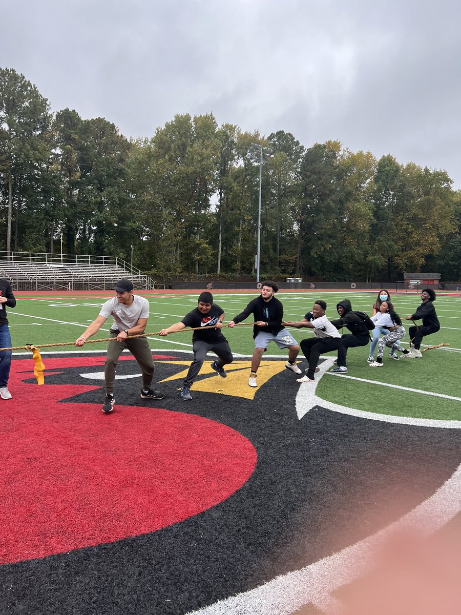 OHSFineArts's tweet photo. Senior field day was really fun! @rlosbornehs #osborneseniors https://t.co/AzbCmrDrMN