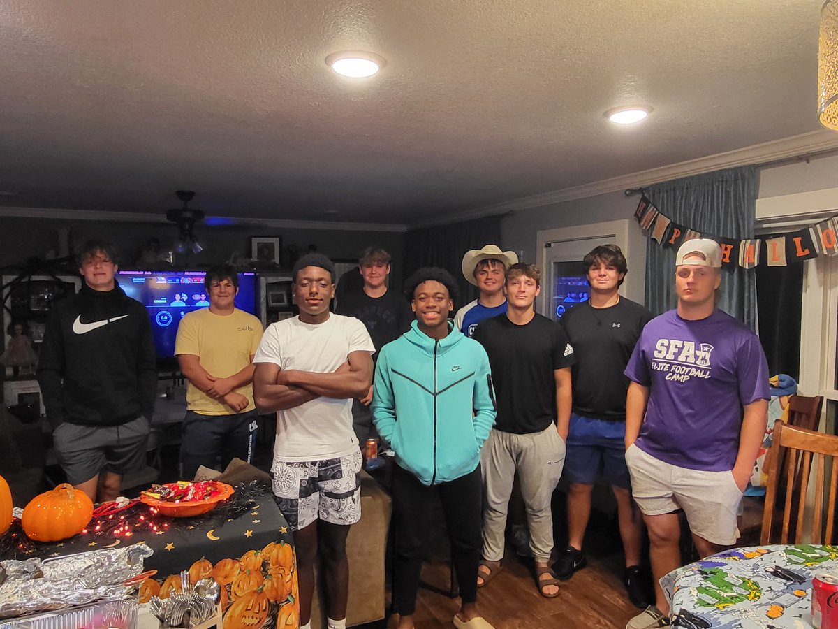 angiescake's tweet photo. Team bonding dinner and a birthday! HBD Cooper! @Cooperfuehrman1  @Clear_SpringsFB  @coach_renfro @OL_CoachLeonard @Cody_Grasha https://t.co/TGFGuCnWSf