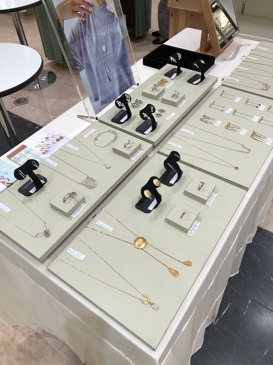 decorate_me's tweet photo. 【熊本イベント始まりました】10/12(水)鶴屋百貨店  本館1Fアクセサリー売場に、デコレイトミー期間限定ショップがオープンしました🎈
今日もお待ちしてます！ https://t.co/MfCDMmGd9k